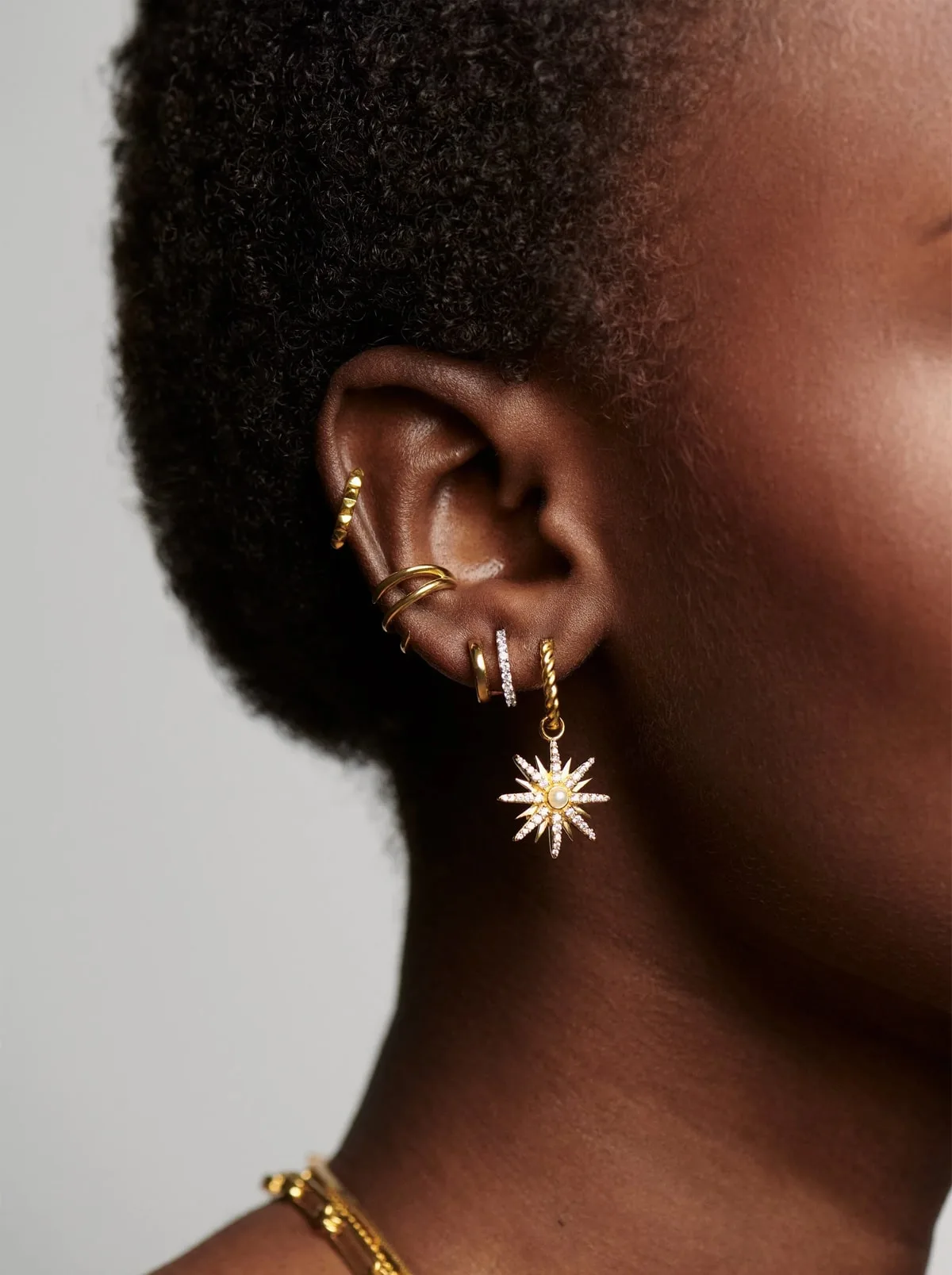 Moonlight Charm Hoop Earrings - obrazek 2